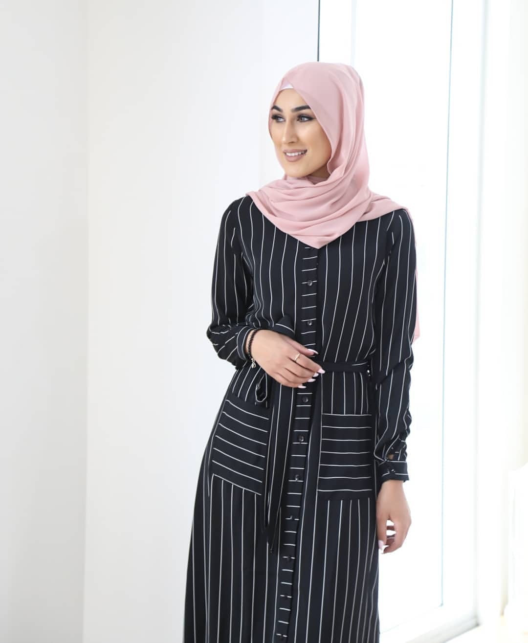 Euramerican minimalist striped dress